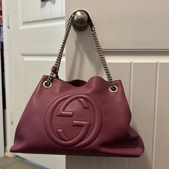 Selling this authentic Gucci handbag - Picture 1 of 3